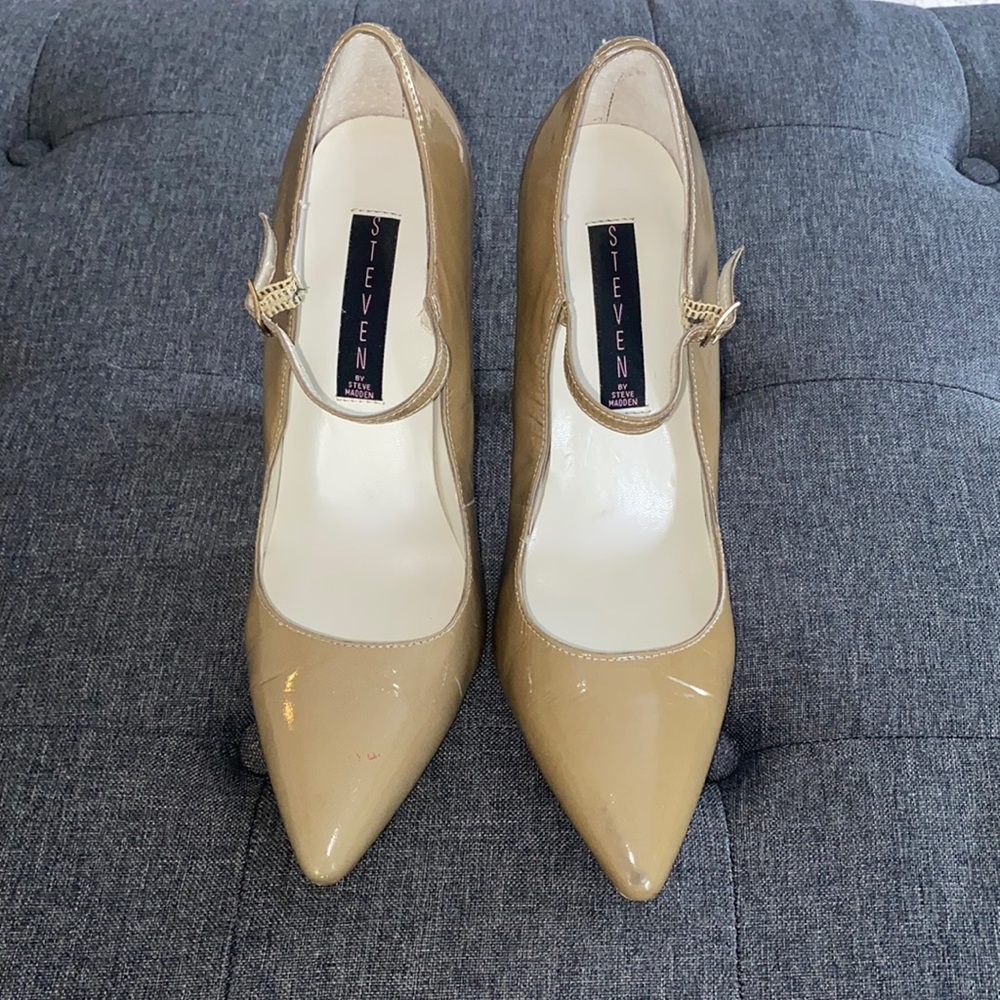 Steven by Steve Madden tan patent leather heals with strap